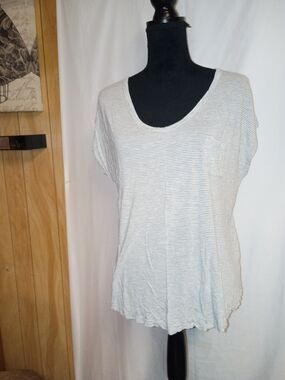 GAP White and Light Gray Striped Scoop Neck Tee